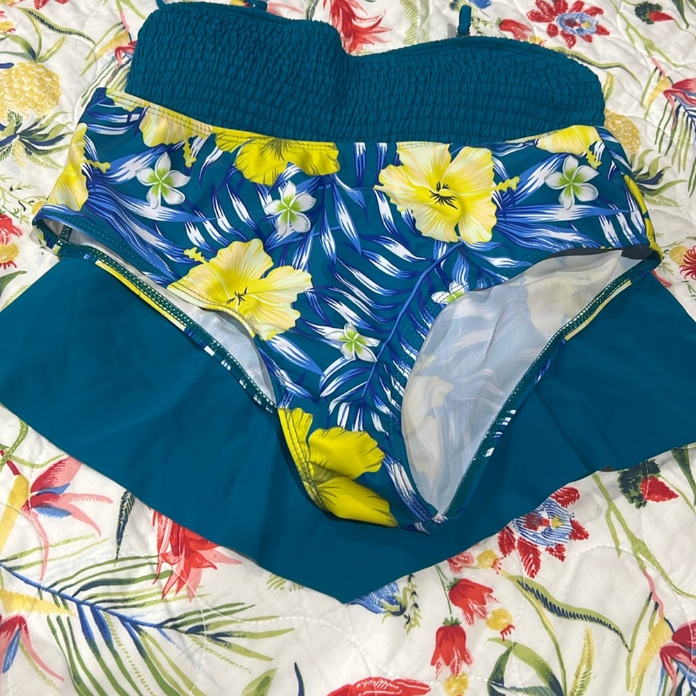 SHEIN 2 piece..high wasted swimsuit. Medium new without tags. Never worn.